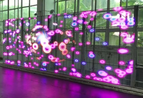 P3.91 LEDウィンドウディスプレイ画面 AC85V 透明LEDビデオウォールスクリーン RGB