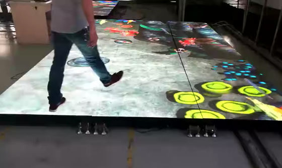 カスタマイズされたサイズ LEDダンスフロア IP65 軽量 商業用イベント用