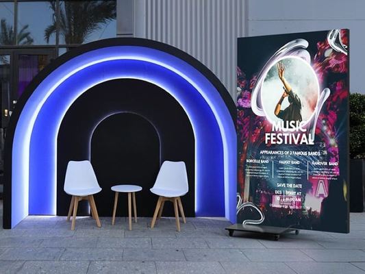 省エネ,高明るさ 双面LEDポスターディスプレイ 色彩豊かな多機能広告 ビデオ壁