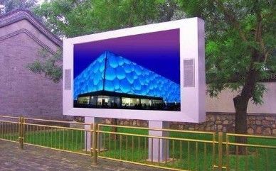 P6.67 商業用屋外広告のスクリーンサインパネル 16.7M 7000cd/ M2