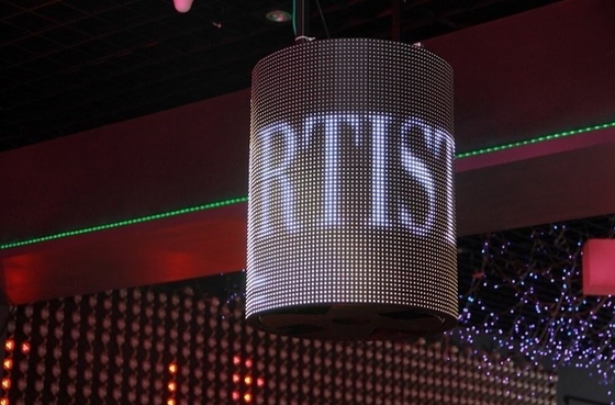 P4 RGB IP43適用範囲が広いLEDのモジュール フル カラー700cd/M2の反ゆがみ